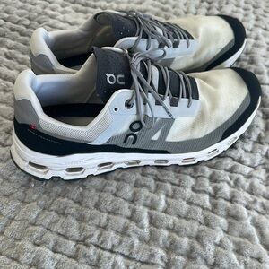 On cloud vista running shoe size 11